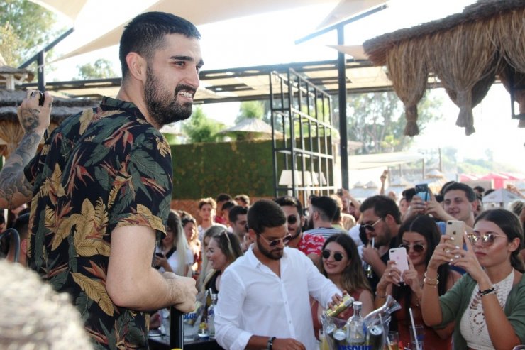 İdo taburcu olur olmaz sahnelere döndü