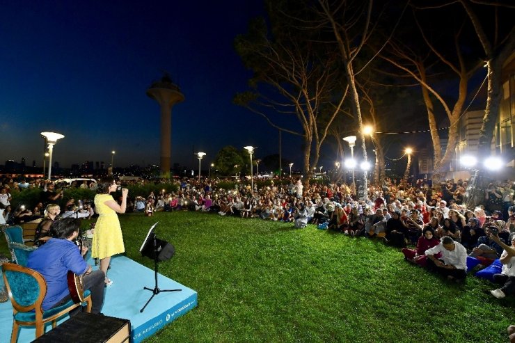 Burcu Güneş’ten Üsküdar’da müzik ziyafeti