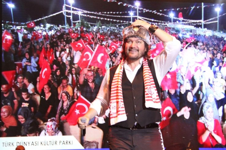 Karaman’da Ahmet Şafak hayranlarına unutulmaz bir gece yaşattı