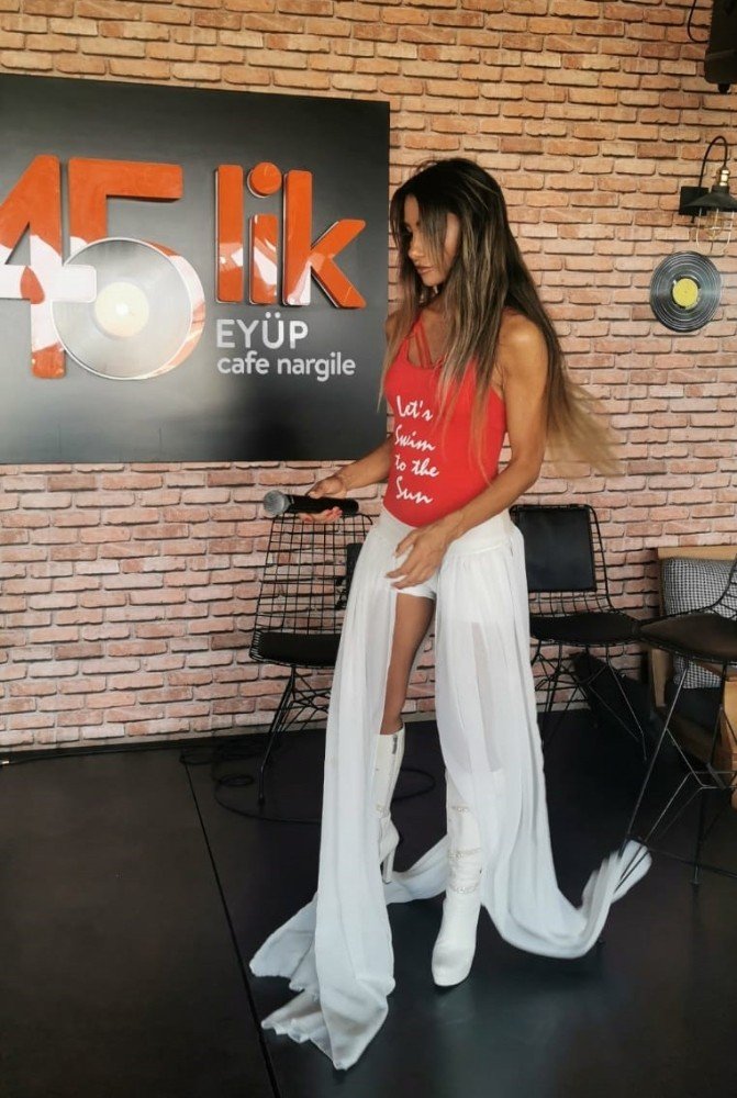 Türkiye’nin yerli “Jennifer Lopez’inin” başarı öyküsü