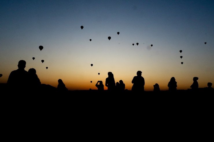 Kapadokya Da Gunesin Gorsel Soleni