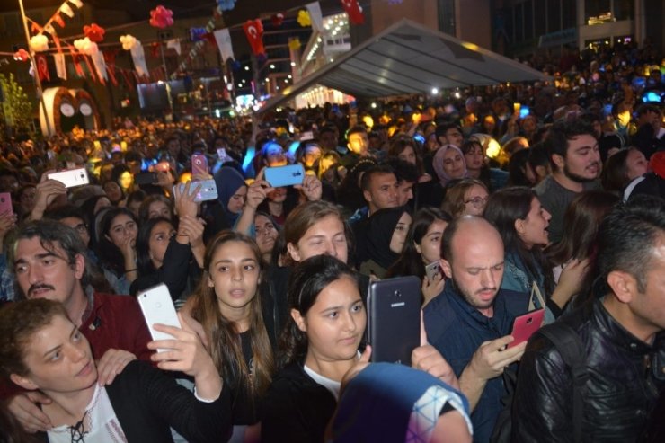 Pişmaniye Şenliği Manuş Baba ile bir final yaptı