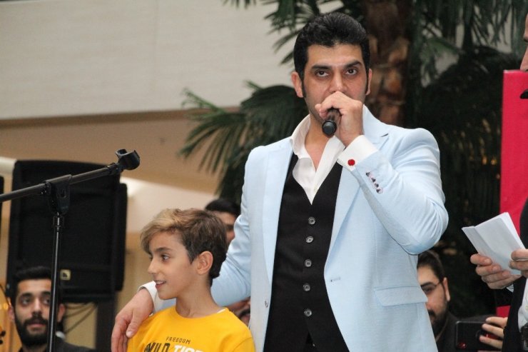 Popstar Bayhan Batman’da konser verdi