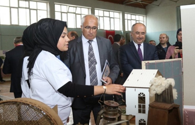 Tavşanlı Devlet Ana Kız İmam Hatip Lisesi’nden Bilim Fuarı